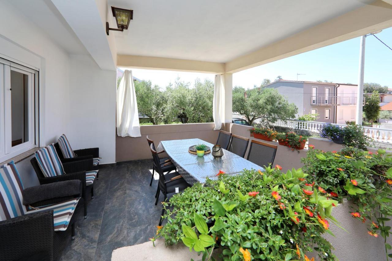 Sunny Terrace 公寓 *